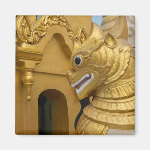 Goldene Löwenstatue am Tempel Magnet