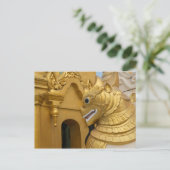 Goldene Löwenstatue am Tempel Postkarte (Stehend Vorderseite)