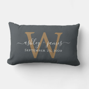Goldene Monogramm-Hochzeitsdatum Off-Black Lendenkissen