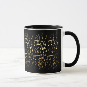 Goldene musikalische Anmerkungen über schwarzen Tasse