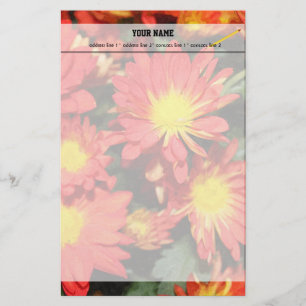 Goldene, orangefarbene Blume. Briefpapier
