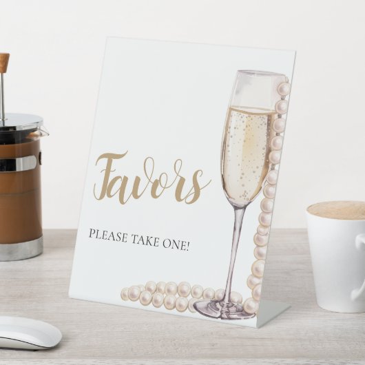 Goldene Perlen und Prosecco Champagner-Favoriten-Z Sockelschild (In SItu)