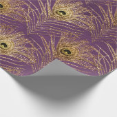 Goldene Pfauenfedern auf Lila Geschenkpapier (Ecke)
