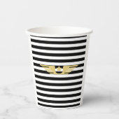 Goldene Pilotenflügel, schwarzweiße Streifen und G Pappbecher (Vorderseite)