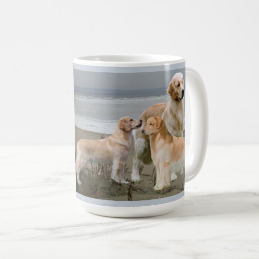 Goldene Retriever an der Strand-Tasse Kaffeetasse (VorderseiteRechts)