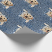 Goldene Retriever in gerötetem blauem Loch Geschenkpapier (Ecke)