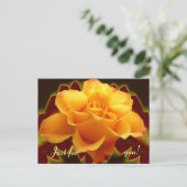 Goldene Rose auf stilisierten Blättern Postkarte (Stehend Vorderseite)