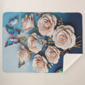 "Goldene Rose & Schmetterlinge in 3D: Eleganz auf Sherpadecke (Vorderseite (Horizontal))