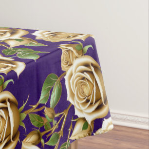 Goldene Rosen mit üppigen grünen Blättern Tischdecke