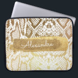 Goldene Schlangenhaut mit Gold-Glitzer Laptopschutzhülle<br><div class="desc">Gold und White Zebra Schlange Skin mit Gold Glitzer Monogram Name Case. Dieser Fall kann auf Ihren Vornamen angepasst werden.</div>