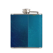 Goldene Schmetterlinge auf blauem Hintergrund Flachmann (Rückseite)