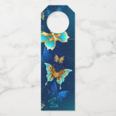 Goldene Schmetterlinge auf blauem Hintergrund Flaschenanhänger (Rückseite)