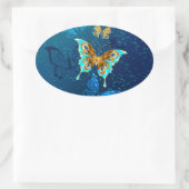 Goldene Schmetterlinge auf blauem Hintergrund Ovaler Aufkleber (Tasche)