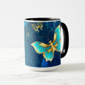 Goldene Schmetterlinge auf blauem Hintergrund Tasse (VorderseiteRechts)