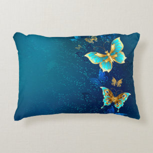 Goldene Schmetterlinge auf einem blauen Hintergrun Dekokissen