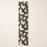 Goldene Schmetterlinge Muster 20.bw Black BG Schal<br><div class="desc">Das Bild ist ein nahtloses Muster goldener Schmetterlinge auf einem transparenten Hintergrund mit einem subtilen Rastermuster. Die Schmetterlinge sind sehr detailliert, mit zarten Linien und Wirbel auf ihren Flügeln. Einige Schmetterlinge haben einen subtilen Schimmer, der den Eindruck eines Goldblattes vermittelt. Das Muster wird im ganzen Bild wiederholt, was ein Gefühl...</div>