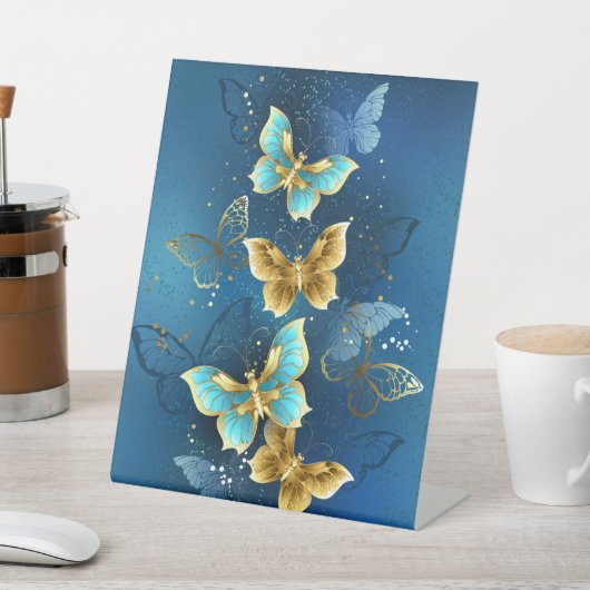 Goldene Schmetterlinge Sockelschild (In SItu)