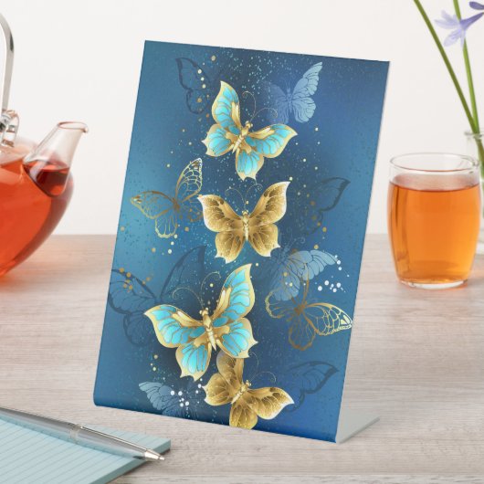 Goldene Schmetterlinge Sockelschild (In Situ)