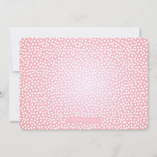 Goldene Schmetterlinge und rosa Blütenblätter zum Einladung (Rückseite)