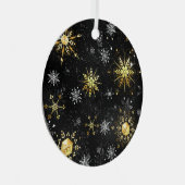 Goldene Schneeflocken auf dem Schwarzen Hintergrun Ornament Aus Metall (Vorderseite Rechts)