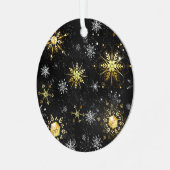 Goldene Schneeflocken auf dem Schwarzen Hintergrun Ornament Aus Metall (Vorderseite links)