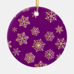 Goldene Schneeflocken auf lila Hintergrund Keramikornament