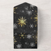 Goldene Schneeflocken auf schwarzem Hintergrund All In One Einladung (Außenbereich)
