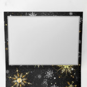 Goldene Schneeflocken auf schwarzem Hintergrund Dreifach Gefaltete Ankündigung (Innen Erste Seite)