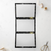 Goldene Schneeflocken auf schwarzem Hintergrund Dreifach Gefaltete Einladung (Innenseite)