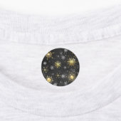 Goldene Schneeflocken auf schwarzem Hintergrund Etiketten (Befestigt)