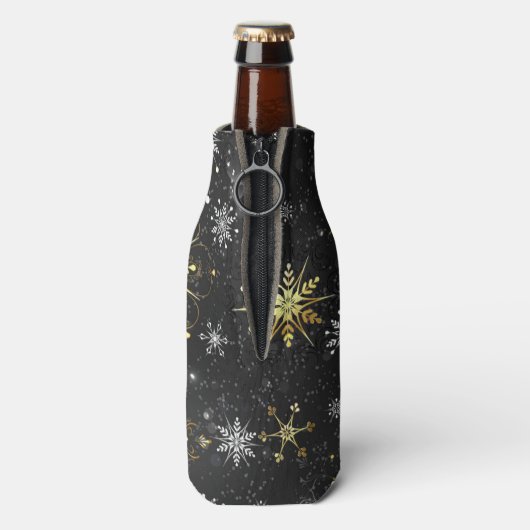 Goldene Schneeflocken auf schwarzem Hintergrund Flaschenkühler (Flasche Rückseite)