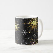 Goldene Schneeflocken auf schwarzem Hintergrund Kaffeetasse (VorderseiteRechts)
