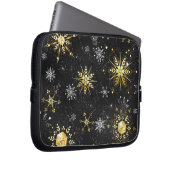 Goldene Schneeflocken auf schwarzem Hintergrund Laptopschutzhülle (Vorne Rechts)