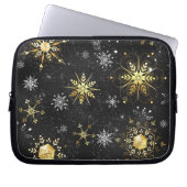 Goldene Schneeflocken auf schwarzem Hintergrund Laptopschutzhülle (Vorderseite)