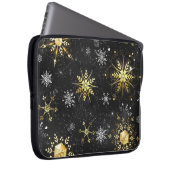 Goldene Schneeflocken auf schwarzem Hintergrund Laptopschutzhülle (Vorne Rechts)