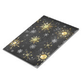 Goldene Schneeflocken auf schwarzem Hintergrund Notizblock (angewinkelt)