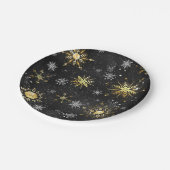 Goldene Schneeflocken auf schwarzem Hintergrund Pappteller (Schrägansicht)