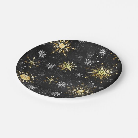 Goldene Schneeflocken auf schwarzem Hintergrund Pappteller (Schrägansicht)