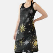 Goldene Schneeflocken auf schwarzem Hintergrund Schürze (InSitu)