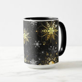 Goldene Schneeflocken auf schwarzem Hintergrund Tasse (VorderseiteRechts)
