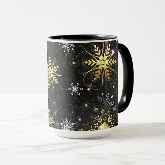 Goldene Schneeflocken auf schwarzem Hintergrund Tasse (VorderseiteRechts)