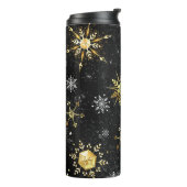 Goldene Schneeflocken auf schwarzem Hintergrund Thermosbecher (Nach links gedreht)