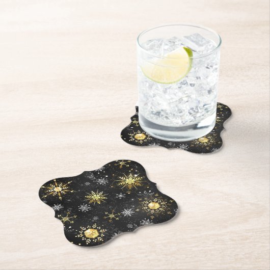 Goldene Schneeflocken auf schwarzem Hintergrund Untersetzer (Vor Ort)