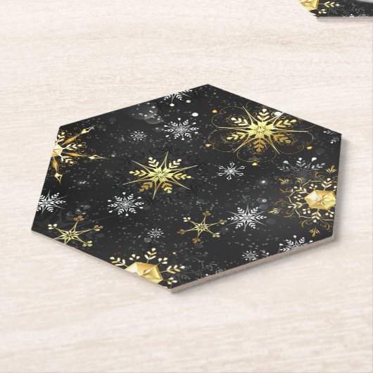 Goldene Schneeflocken auf schwarzem Hintergrund Untersetzer (angewinkelt)