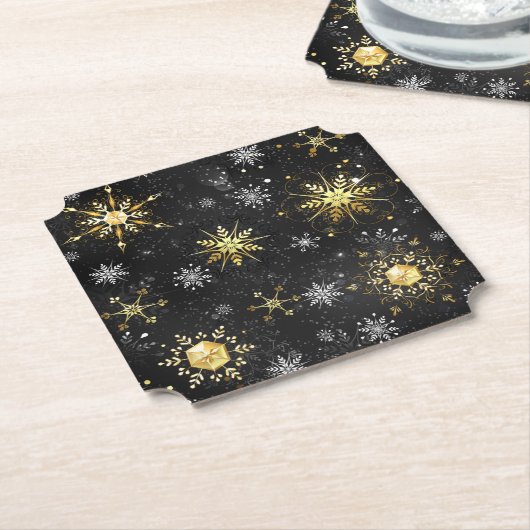Goldene Schneeflocken auf schwarzem Hintergrund Untersetzer (angewinkelt)