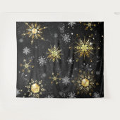 Goldene Schneeflocken auf schwarzem Hintergrund Wandteppich (Vorderseite (Horizontal))