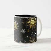 Goldene Schneeflocken auf schwarzem Hintergrund Zweifarbige Tasse (VorderseiteRechts)