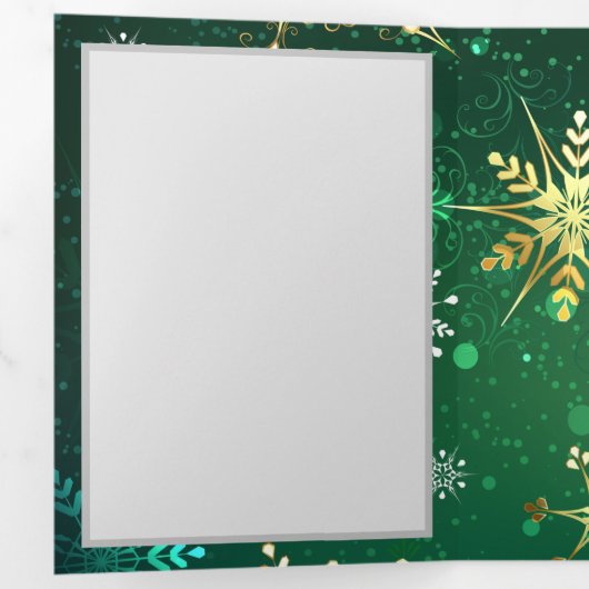 Goldene Schneeflocken im grünen Hintergrund Dreifach Gefaltete Karte (Innen Erste Seite)