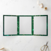 Goldene Schneeflocken im grünen Hintergrund Dreifach Gefaltete Karte (Innenseite)