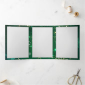 Goldene Schneeflocken im grünen Hintergrund Dreifach Gefaltete Urlaubskarte (Innenseite)